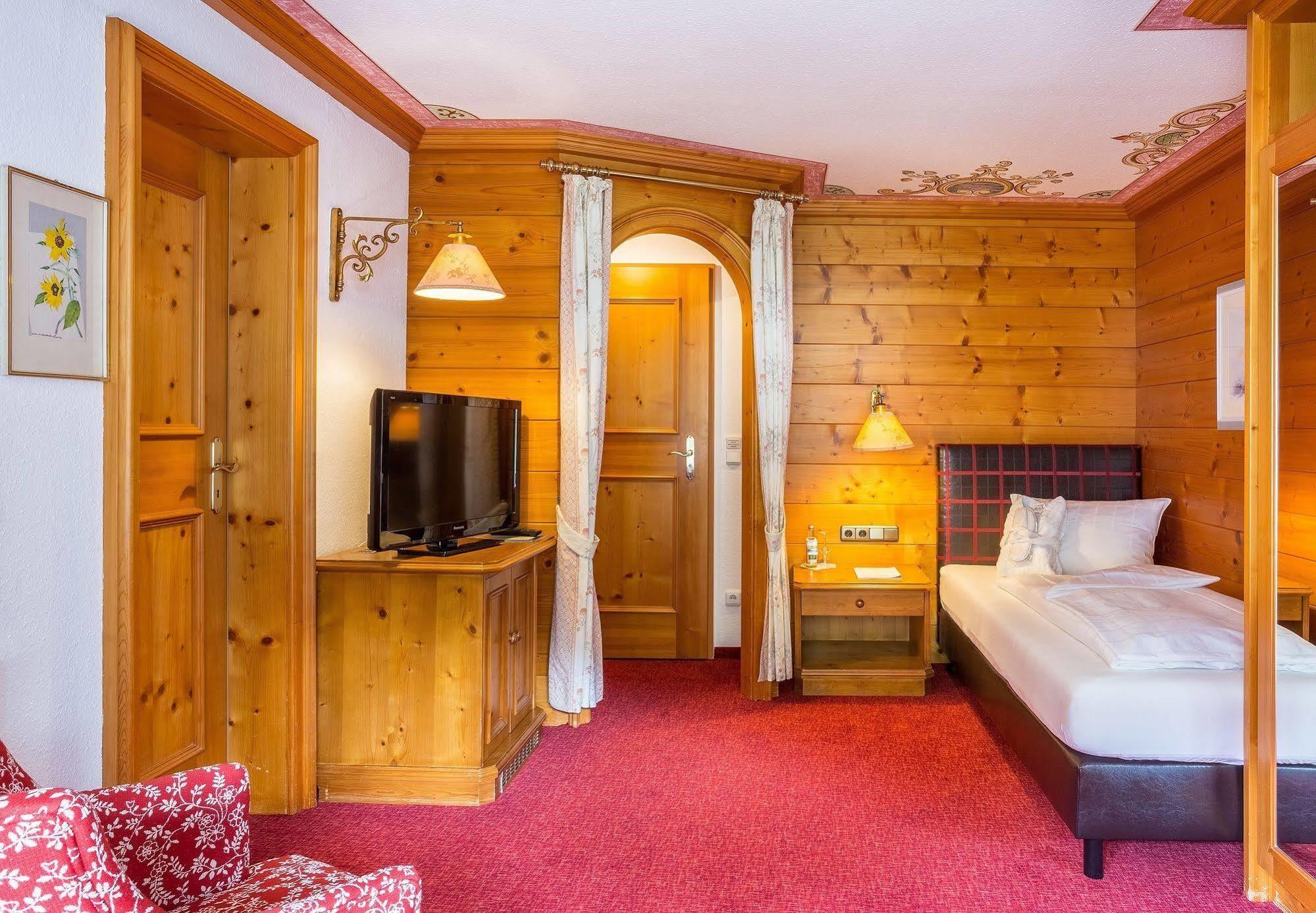 Alpenhotel Oberstdorf - Ein Rovell Hotel Exterior photo